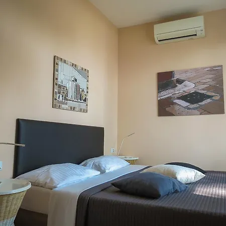 Bed & Breakfast Four 3*
