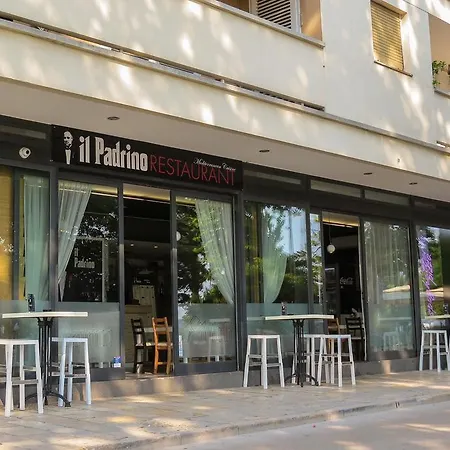 Four Bed & Breakfast Zara